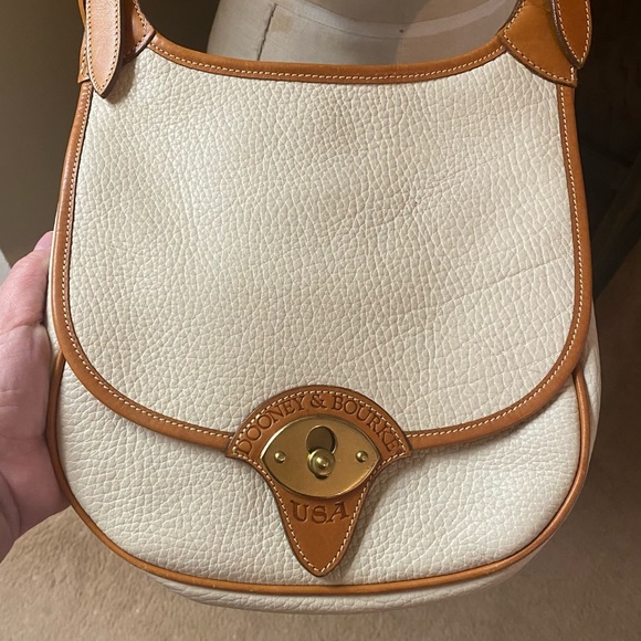 Vintage Dooney and Bourke shoulder/cross body bag in like new condition - Picture 2 of 8